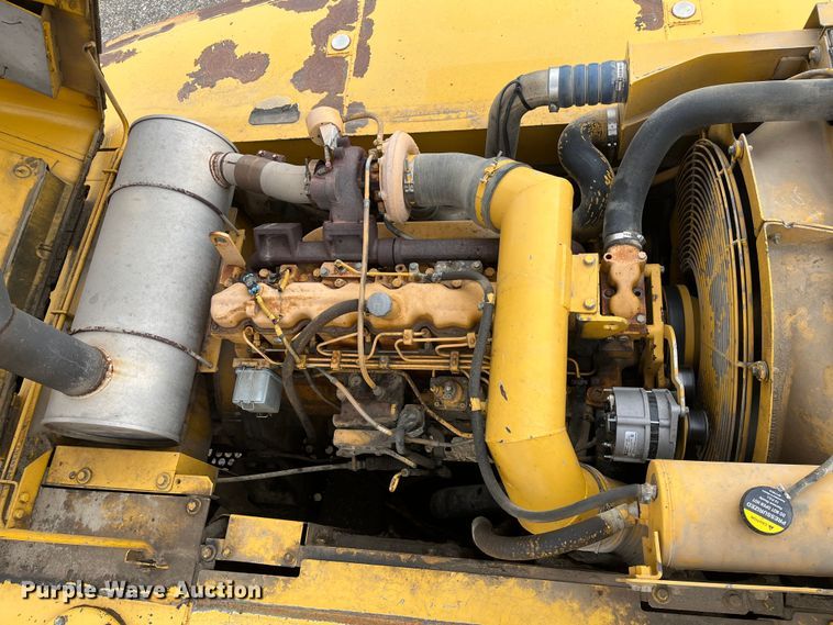 image for item DR7446 2000 John Deere 330LC  excavator