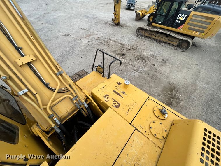 image for item DR7446 2000 John Deere 330LC  excavator