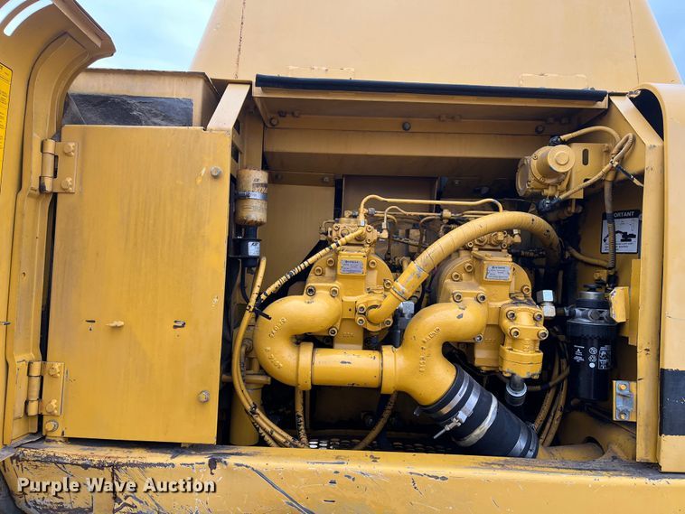 image for item DR7446 2000 John Deere 330LC  excavator