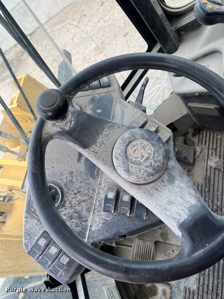 image for item DR7447 2006 Caterpillar 904B  wheel loader