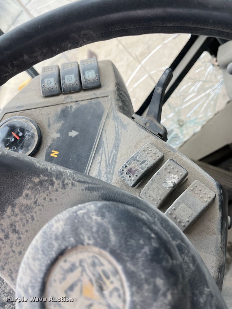 image for item DR7447 2006 Caterpillar 904B  wheel loader