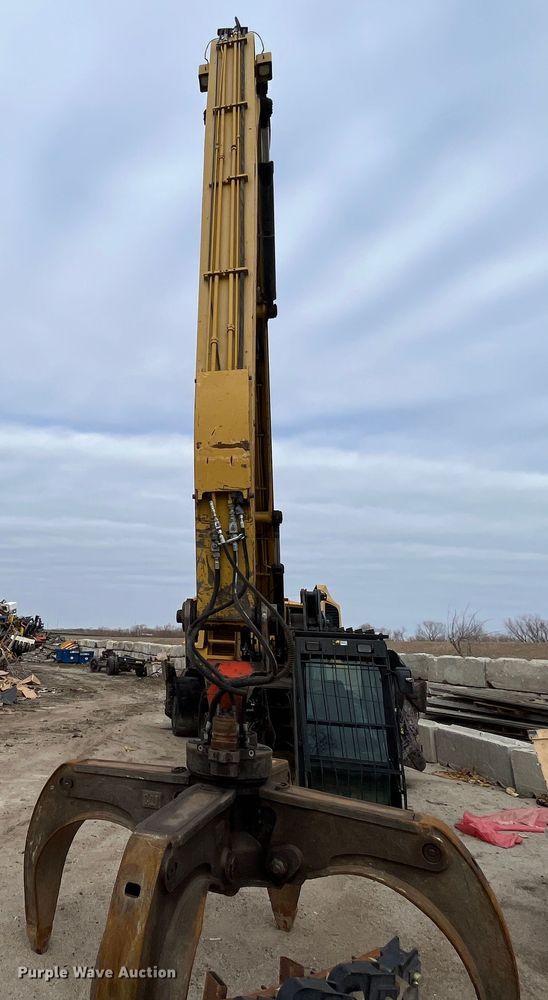 image for item DR7448 2014 Caterpillar MH3037  material handler