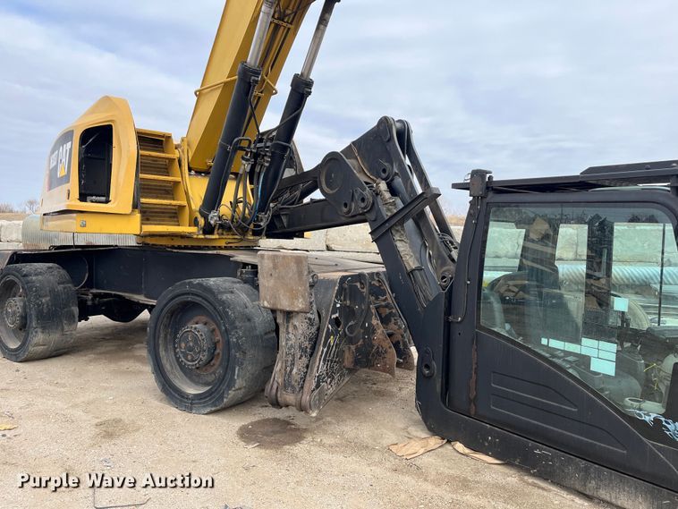 image for item DR7448 2014 Caterpillar MH3037  material handler