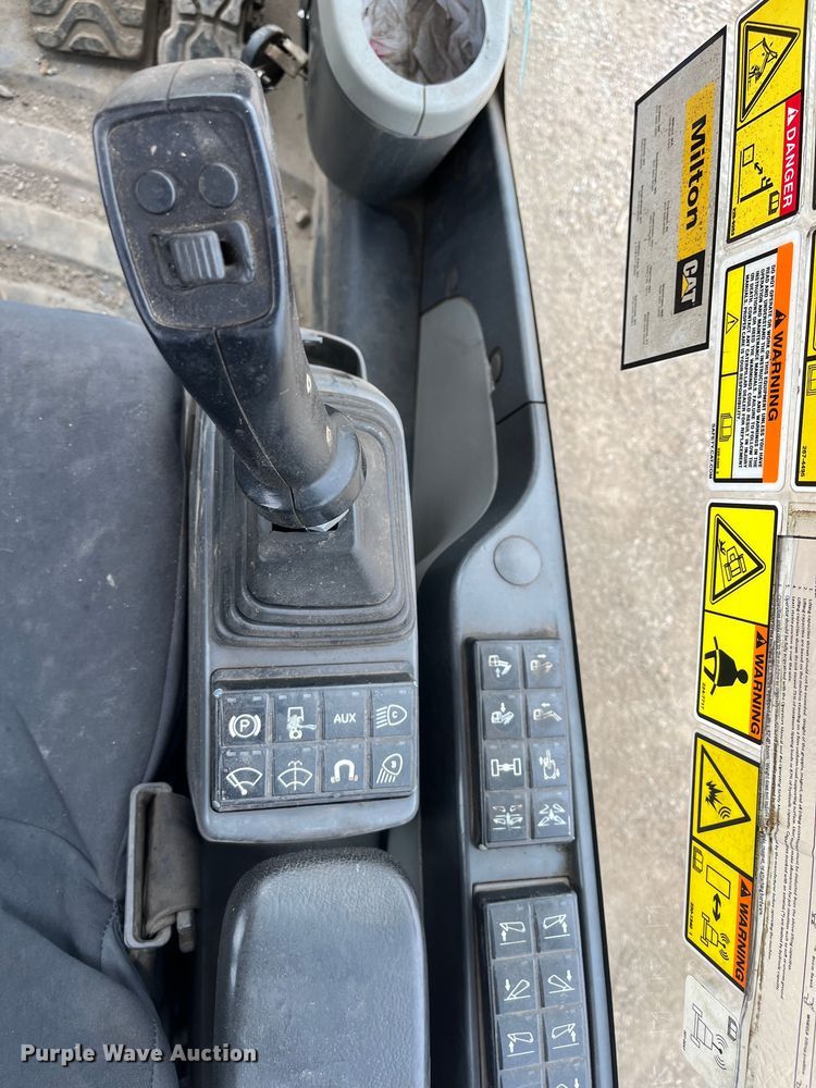 image for item DR7448 2014 Caterpillar MH3037  material handler