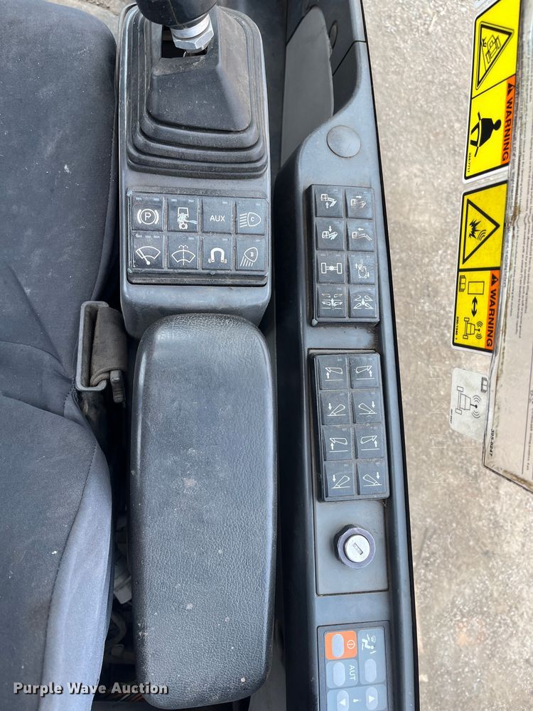 image for item DR7448 2014 Caterpillar MH3037  material handler