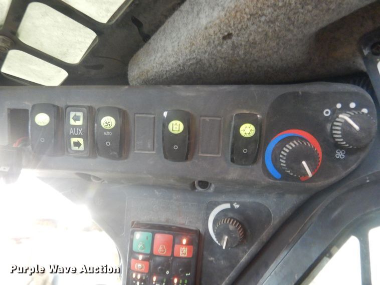 image for item HQ9587 John Deere 333G  tracked skid steer loader