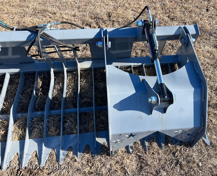 image for item ID9425 Skid steer grapple bucket