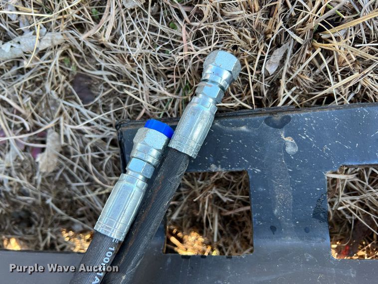 image for item ID9427 Skid steer grapple bucket