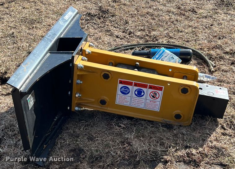 image for item ID9435 Agrotk 680  skid steer breaker