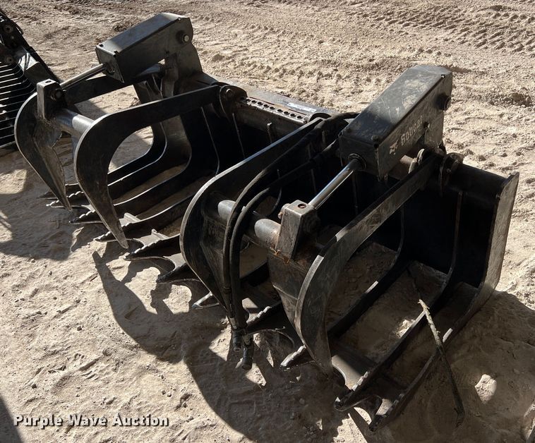 image for item ID9448 Bobcat  82" W skid steer grapple bucket
