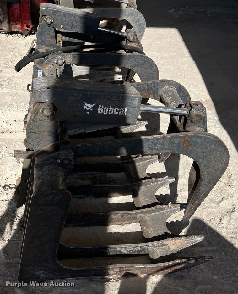 image for item ID9448 Bobcat  82" W skid steer grapple bucket