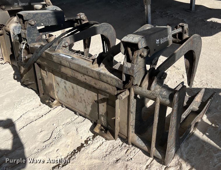 image for item ID9448 Bobcat  82" W skid steer grapple bucket