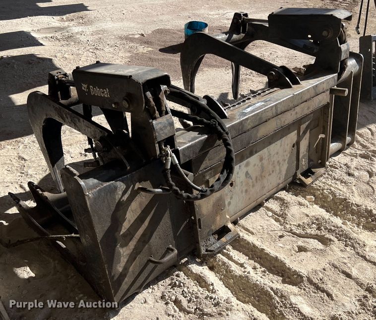 image for item ID9448 Bobcat  82" W skid steer grapple bucket