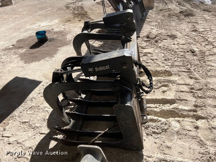 image for item ID9448 Bobcat  82" W skid steer grapple bucket