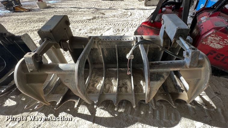 image for item ID9449 Bobcat  82" W skid steer grapple bucket