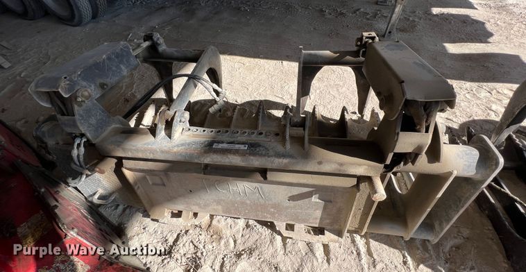 image for item ID9449 Bobcat  82" W skid steer grapple bucket