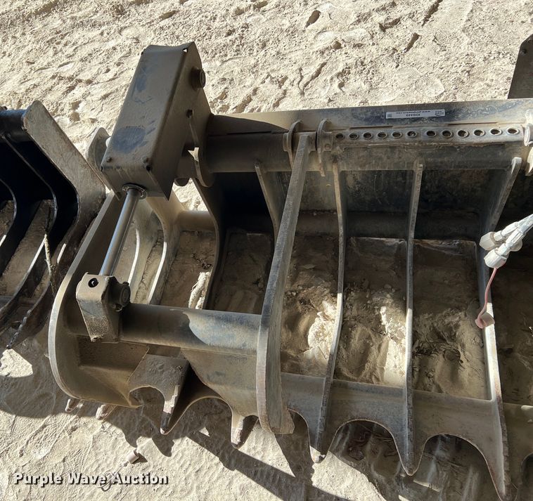 image for item ID9449 Bobcat  82" W skid steer grapple bucket