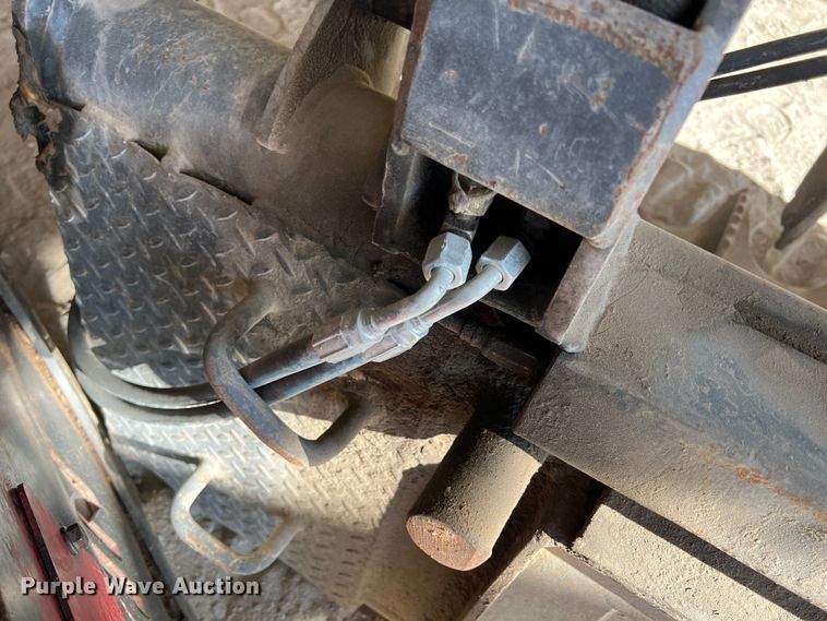 image for item ID9449 Bobcat  82" W skid steer grapple bucket