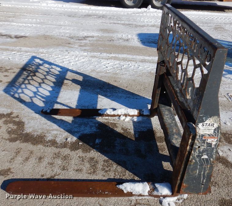 image for item IO9351 Virnig  skid steer forks