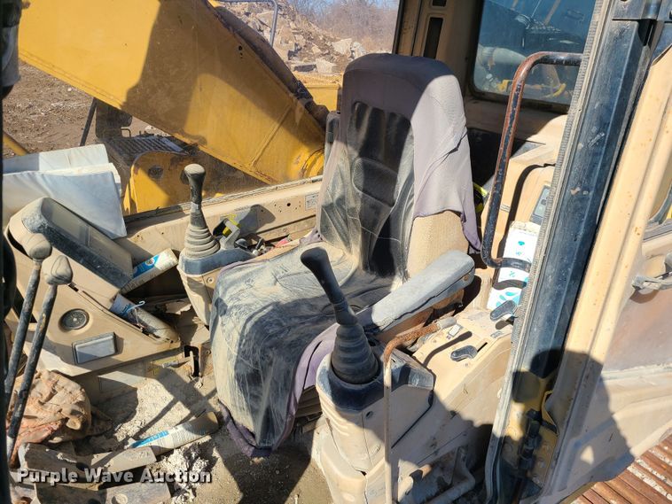 image for item JG9448 1994 Caterpillar 330L  excavator