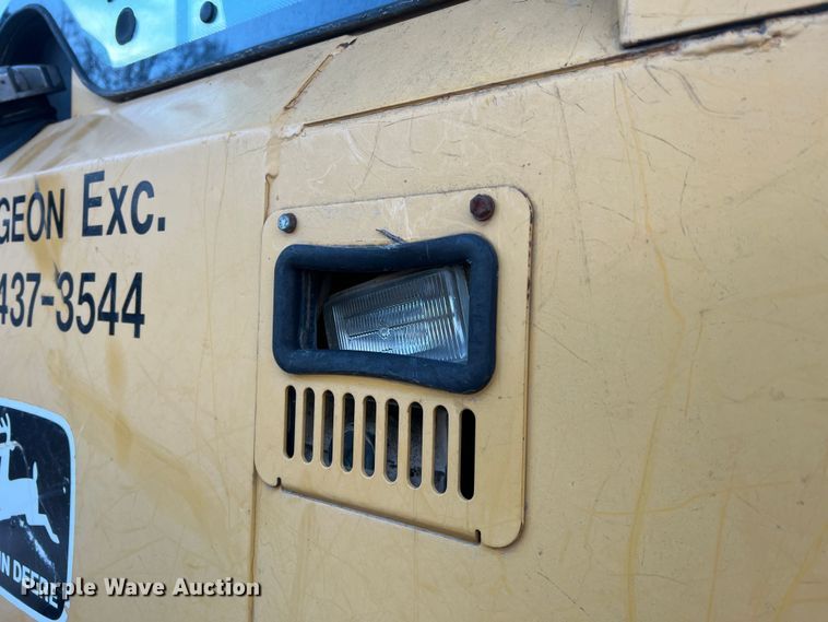 image for item JU9652 1999 John Deere 650H LT  dozer