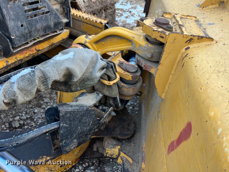 image for item JU9652 1999 John Deere 650H LT  dozer