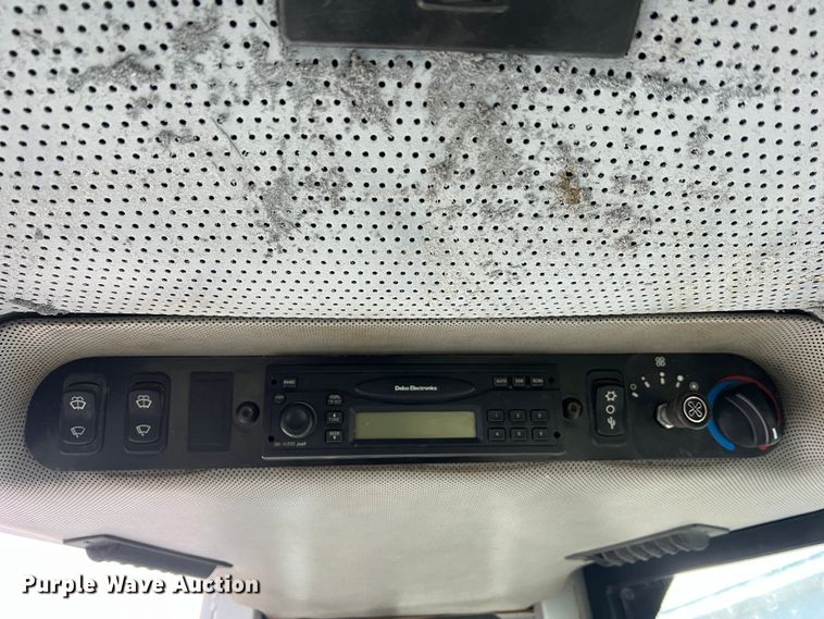 image for item JU9652 1999 John Deere 650H LT  dozer