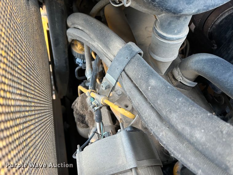 image for item JU9652 1999 John Deere 650H LT  dozer