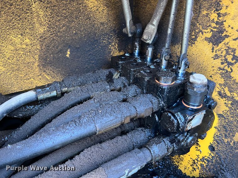 image for item JU9652 1999 John Deere 650H LT  dozer