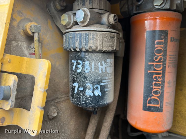 image for item JU9652 1999 John Deere 650H LT  dozer