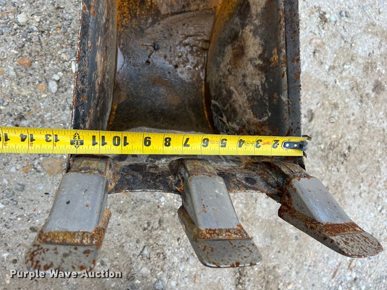 image for item JU9670 Case H939218 D125  skid steer backhoe