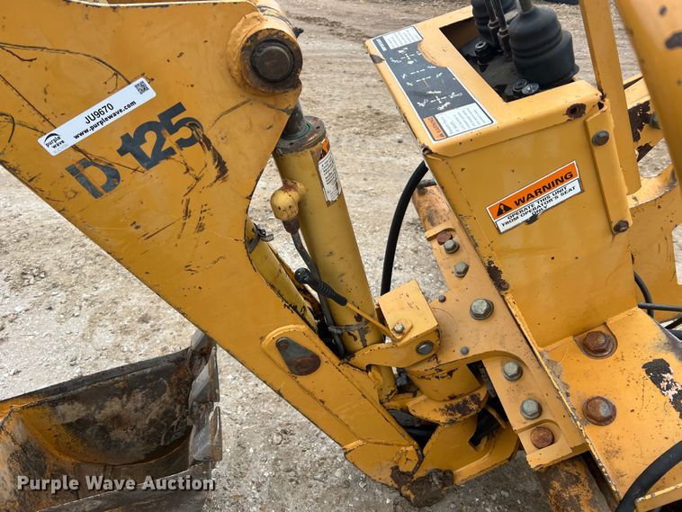 image for item JU9670 Case H939218 D125  skid steer backhoe