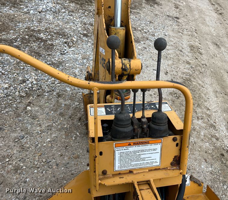 image for item JU9670 Case H939218 D125  skid steer backhoe