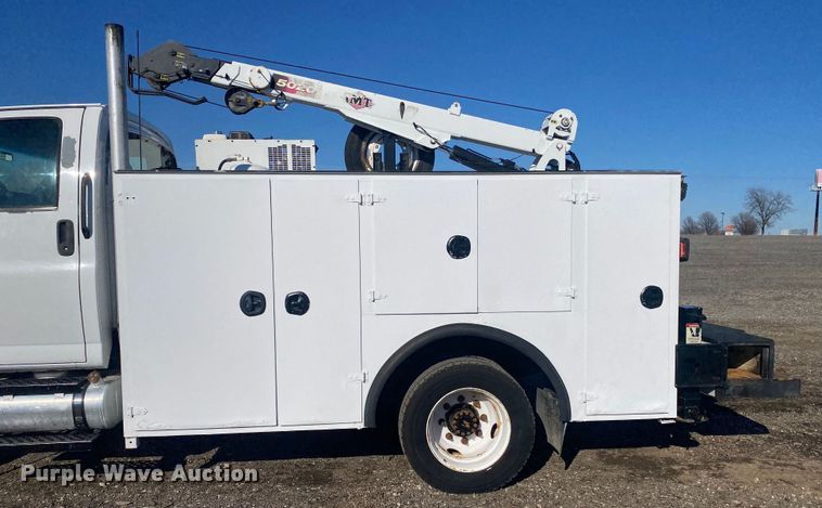 image for item JW9184 2006 GMC C6500  utility / service truck