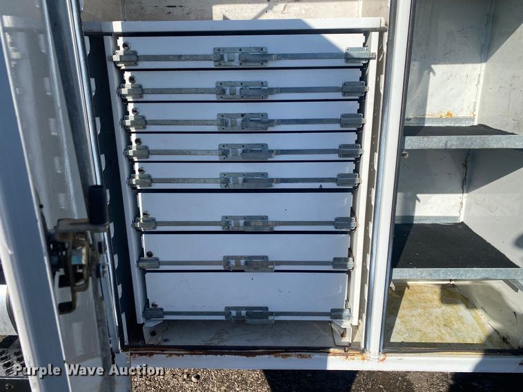 image for item JW9184 2006 GMC C6500  utility / service truck