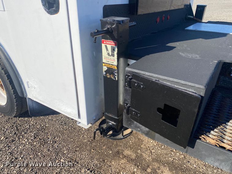 image for item JW9184 2006 GMC C6500  utility / service truck