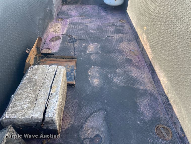 image for item JW9184 2006 GMC C6500  utility / service truck