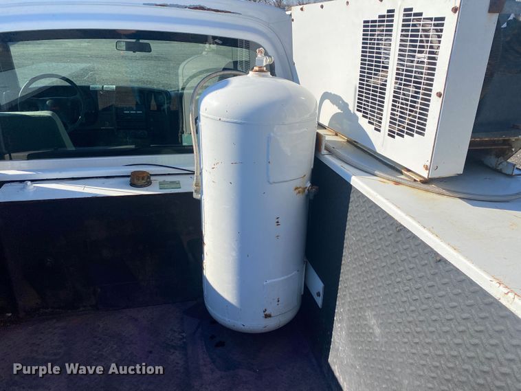 image for item JW9184 2006 GMC C6500  utility / service truck