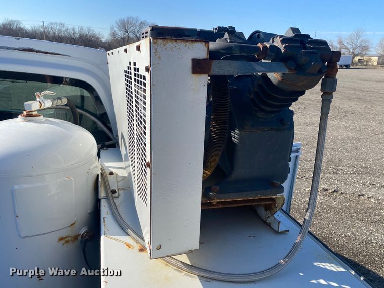 image for item JW9184 2006 GMC C6500  utility / service truck