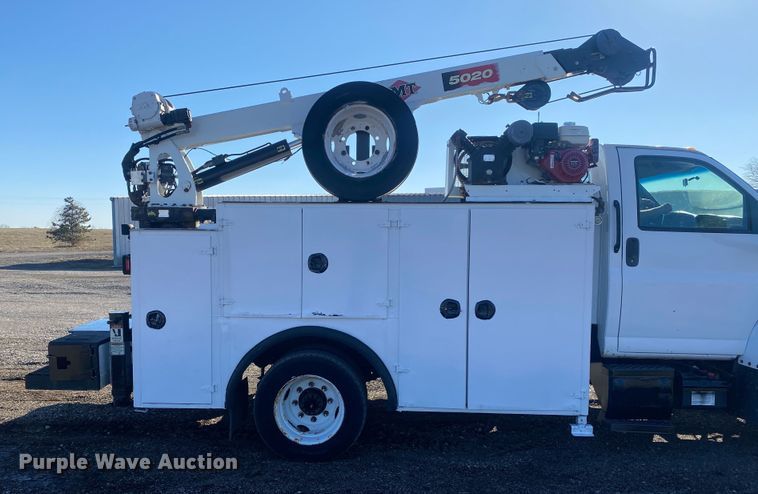 image for item JW9184 2006 GMC C6500  utility / service truck