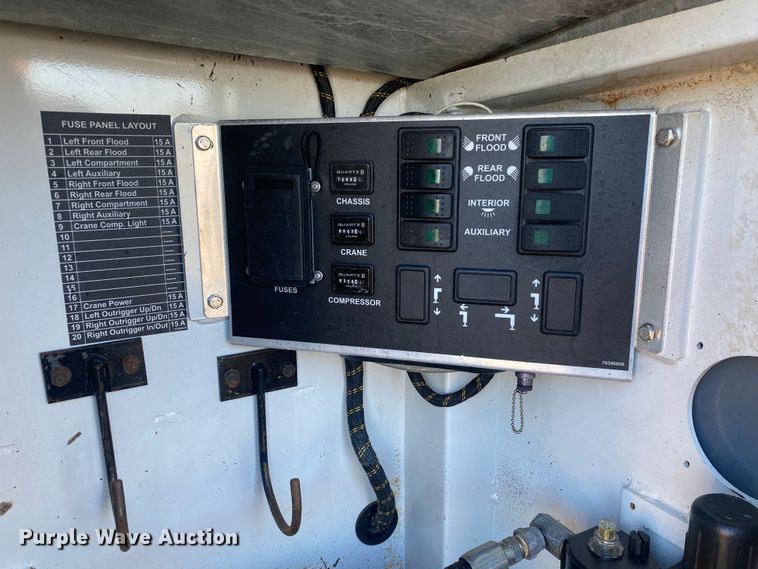 image for item JW9184 2006 GMC C6500  utility / service truck