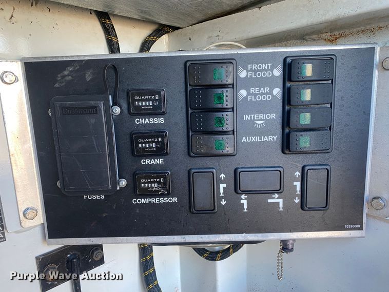 image for item JW9184 2006 GMC C6500  utility / service truck