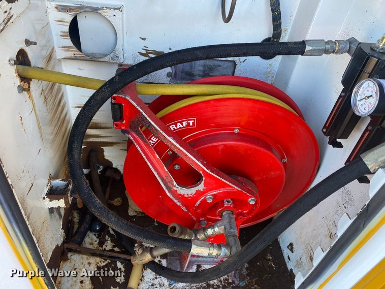 image for item JW9184 2006 GMC C6500  utility / service truck