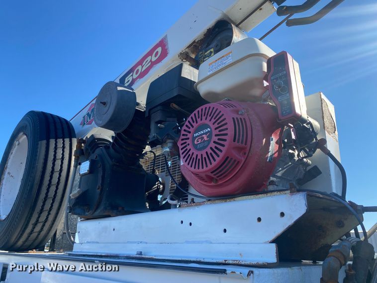 image for item JW9184 2006 GMC C6500  utility / service truck