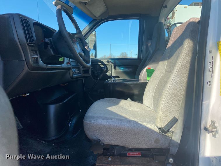 image for item JW9184 2006 GMC C6500  utility / service truck