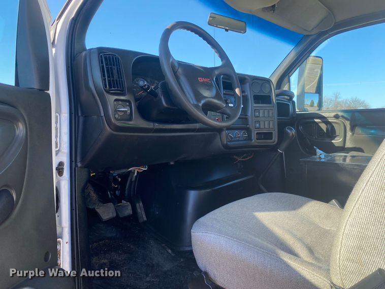 image for item JW9184 2006 GMC C6500  utility / service truck