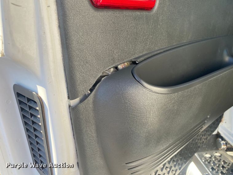 image for item JW9184 2006 GMC C6500  utility / service truck