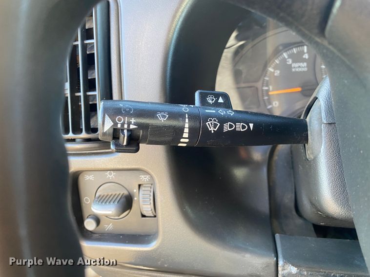 image for item JW9184 2006 GMC C6500  utility / service truck