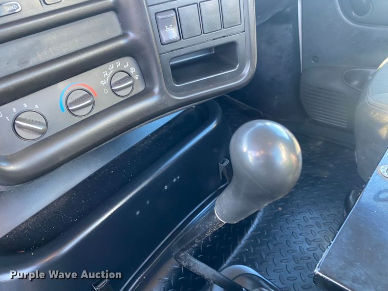 image for item JW9184 2006 GMC C6500  utility / service truck