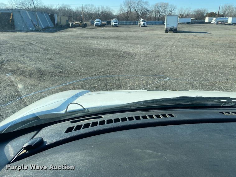 image for item JW9184 2006 GMC C6500  utility / service truck